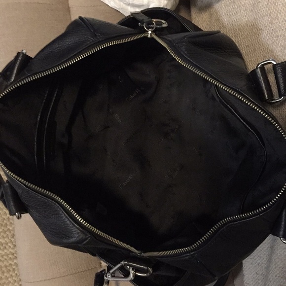 ❌❌SOLD❌❌ Black Calvin Klein Medium Crossbody 🖤✨ - Picture 7 of 8